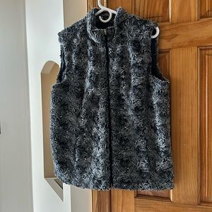 Women’s faux fur vest sz. L